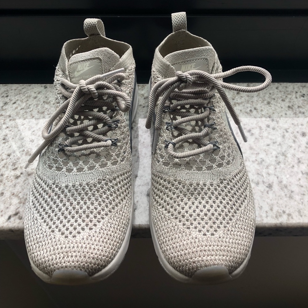 Nearly new Nike Air Max Flyknit - Size 7.5